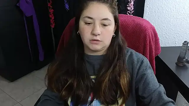 Snapshot of ann_bronw chatting on 09-10-25, 12:43 ann bronw online show from 09-10-25, 12:43