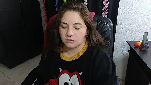 Snapshot of ann_bronw chatting on 09-12-25, 01:06 ann bronw online show from 09-12-25, 01:06