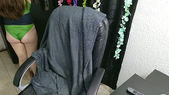 Snapshot of ann_bronw chatting on 10-16-25, 12:33 ann bronw online show from 10-16-25, 12:33