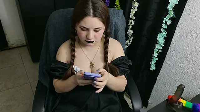 Snapshot of ann_bronw chatting on 10-23-25, 12:21 ann bronw online show from 10-23-25, 12:21