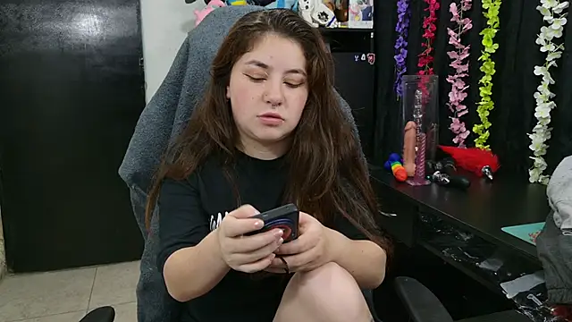 Snapshot of ann_bronw chatting on 11-28-25, 12:08 ann bronw online show from 11-28-25, 12:08