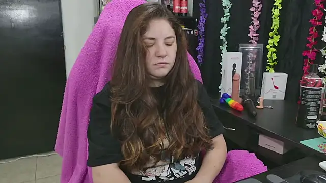 Snapshot of ann_bronw chatting on 12-17-25, 12:00 ann bronw online show from 12-17-25, 12:00