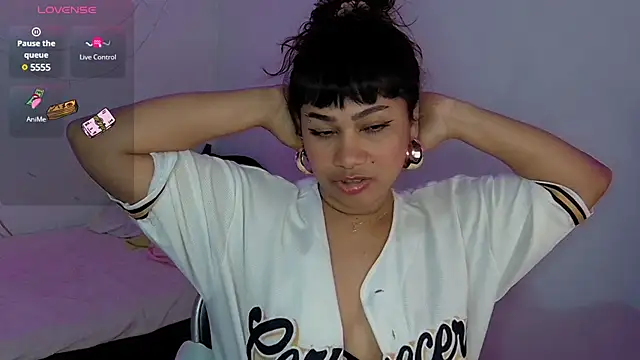 Snapshot of kiarybell__ chatting on 02-23-25, 03:24 kiarybell online show from 02-23-25, 03:24