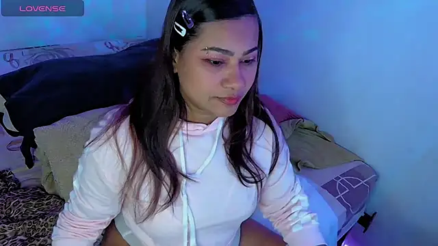 Snapshot of kiarybell__ chatting on 10-24-25, 04:53 kiarybell online show from 10-24-25, 04:53