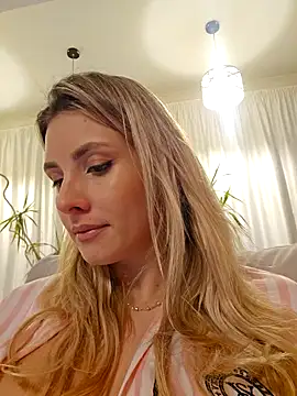 Snapshot of MishaBrizo chatting on 03-01-25, 04:22 MishaBrizo online show from 03-01-25, 04:22