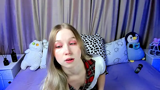 Snapshot of LilyStarlight chatting on 12-19-24, 03:18 LilyStarlight online show from 12-19-24, 03:18