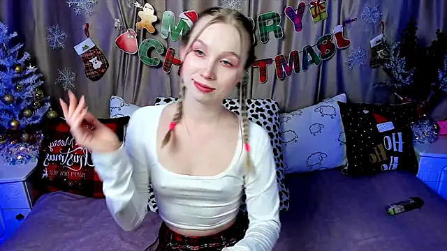 Snapshot of LilyStarlight chatting on 12-24-24, 03:27 LilyStarlight online show from 12-24-24, 03:27