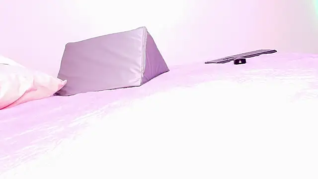 Snapshot of _ebony-queen_ chatting on 11-21-25, 12:04 ebony-queen online show from 11-21-25, 12:04