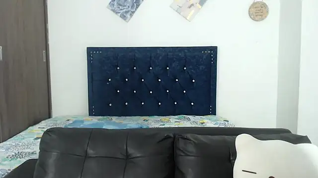 Snapshot of QueenSquirt_ chatting on 03-18-25, 08:04 QueenSquirt online show from 03-18-25, 08:04