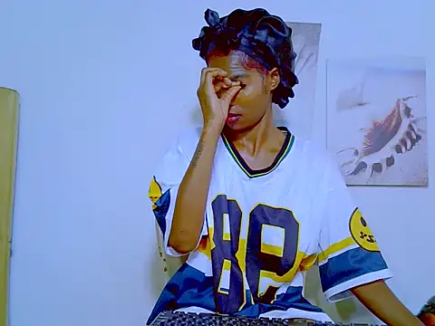 MissParis26 online show from 02-21-25, 01:00