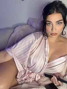 Snapshot of Celinaax chatting on 05-17-26, 05:27 Celinaax online show from 05-17-26, 05:27