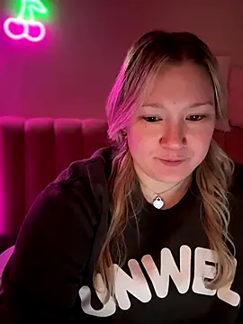 PiggyRose online show from 12-14-25, 03:45