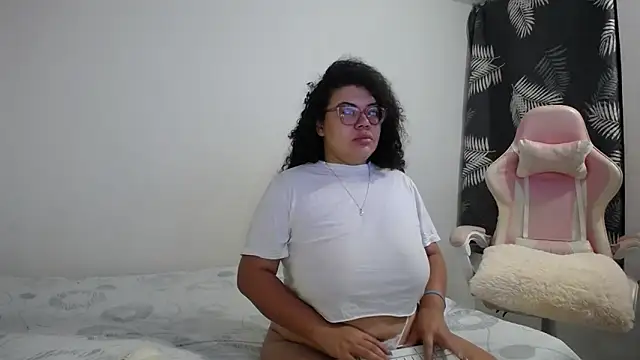 Snapshot of mabigomez00 chatting on 09-09-25, 10:15 mabigomez00 online show from 09-09-25, 10:15