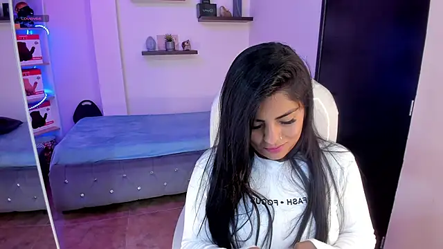 Catalinaa martinez online show from 12-13-24, 05:21