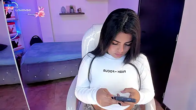 Catalinaa martinez online show from 12-13-24, 08:26