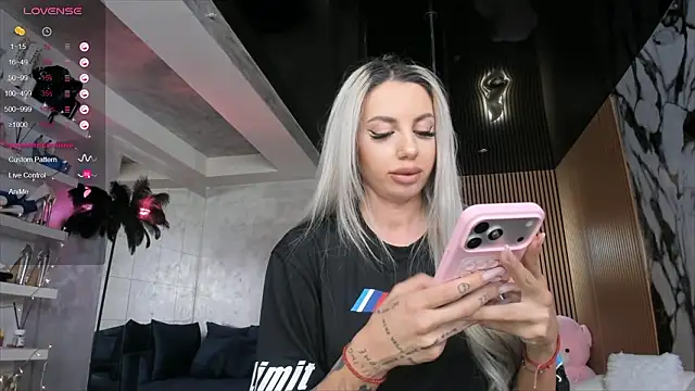 Snapshot of LisaAkira chatting on 03-22-26, 07:23 LisaAkira online show from 03-22-26, 07:23