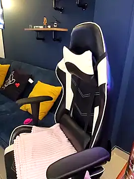 jnilu1227 online show from 02-04-25, 01:16