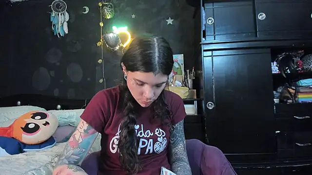 Lilmarieee online show from 11-18-25, 10:47