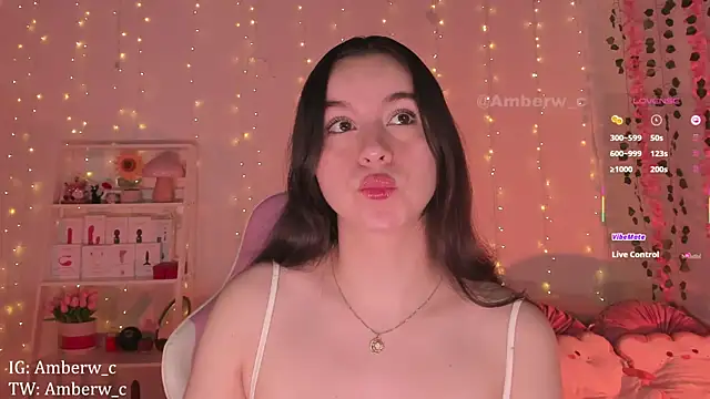 Snapshot of Ambeerouse chatting on 10-20-25, 02:12 Ambeerouse online show from 10-20-25, 02:12