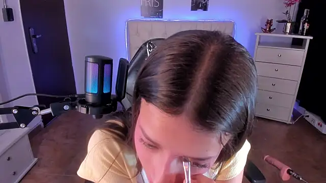 Amaia Daniells online show from 02-04-25, 04:05