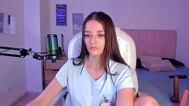 Amaia Daniells online show from 02-24-25, 06:27