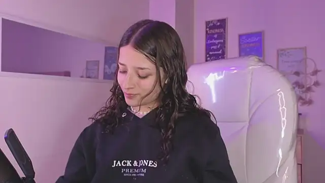 Amaia Daniells online show from 10-02-25, 03:24