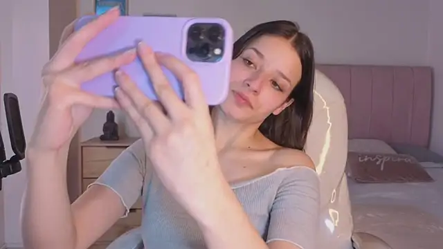 Amaia Daniells online show from 12-20-25, 03:13