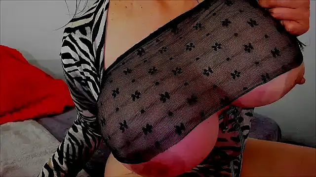 Snapshot of Conny_hot3 chatting on 01-04-25, 02:14 Conny hot3 online show from 01-04-25, 02:14