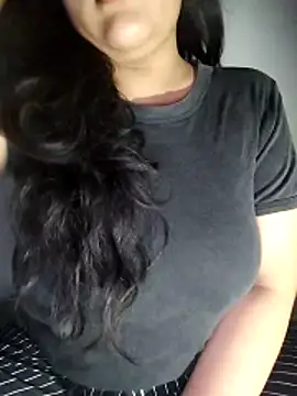 Annerae online show from 10-25-25, 04:02