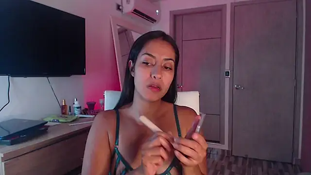 Snapshot of Brown_skin11 chatting on 10-14-25, 09:04 Brown skin11 online show from 10-14-25, 09:04