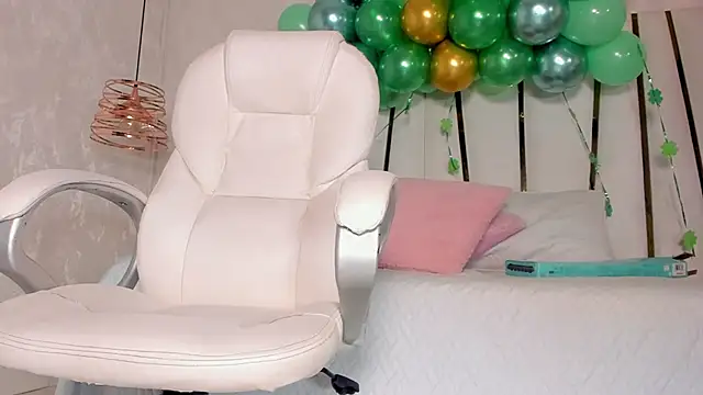 Meghan stonne  online show from 03-19-25, 07:17