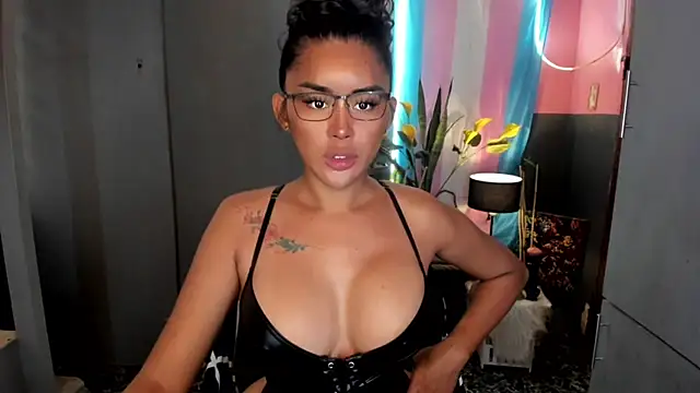 QuiinMollyXxX online show from 04-17-26, 02:58