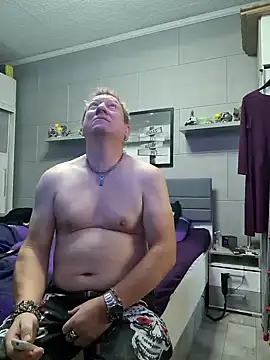 tomtom111111 online show from 01-04-25, 10:49