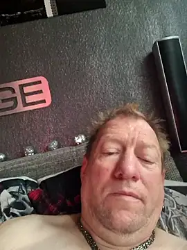 tomtom111111 online show from 09-28-25, 09:25