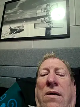 tomtom111111 online show from 10-03-25, 02:03