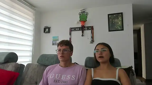 A sexy couple   online show from 09-22-25, 05:59