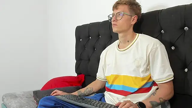 A sexy couple   online show from 10-05-25, 09:13