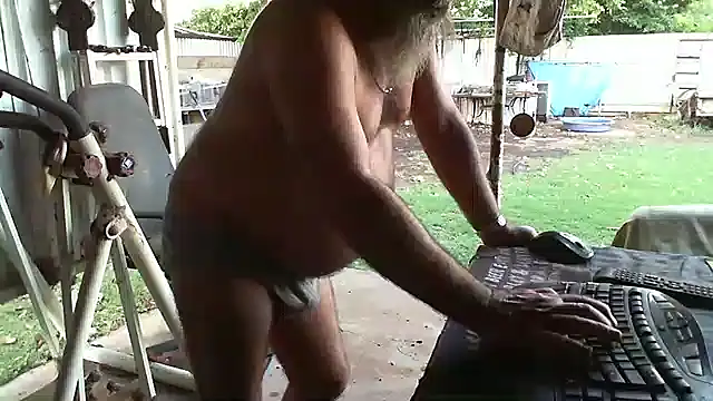 herbie010666 online show from 02-01-25, 08:50