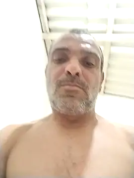 Snapshot of Henrifalcao chatting on 09-24-25, 02:04 Henrifalcao online show from 09-24-25, 02:04