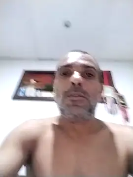 Snapshot of Henrifalcao chatting on 10-17-25, 09:39 Henrifalcao online show from 10-17-25, 09:39