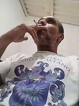 Snapshot of Henrifalcao chatting on 10-18-25, 09:59 Henrifalcao online show from 10-18-25, 09:59