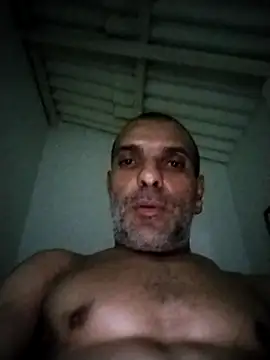 Snapshot of Henrifalcao chatting on 10-30-25, 07:47 Henrifalcao online show from 10-30-25, 07:47