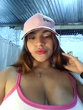 Snapshot of SexyFriends_ chatting on 01-18-26, 01:31 SexyFriends online show from 01-18-26, 01:31