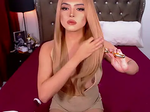 Snapshot of WomanofWorldTS chatting on 11-30-25, 04:00 WomanofWorldTS online show from 11-30-25, 04:00