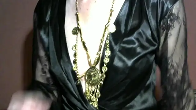 Snapshot of PrettyAndWild chatting on 10-05-25, 04:16 PrettyAndWild online show from 10-05-25, 04:16