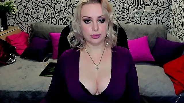 Hotdreamhere online show from 01-13-25, 02:42