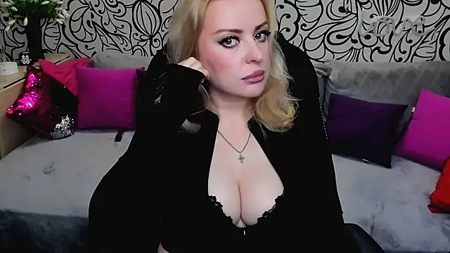 Hotdreamhere online show from 12-23-25, 06:00