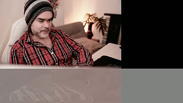 Snapshot of Sanders_White chatting on 01-21-25, 04:37 Sanders White online show from 01-21-25, 04:37