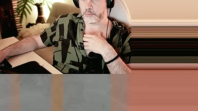 Snapshot of Sanders_White chatting on 01-28-25, 04:18 Sanders White online show from 01-28-25, 04:18