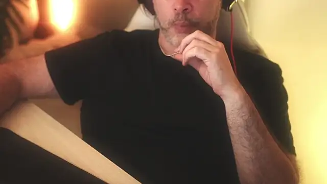 Snapshot of Sanders_White chatting on 03-04-25, 07:08 Sanders White online show from 03-04-25, 07:08